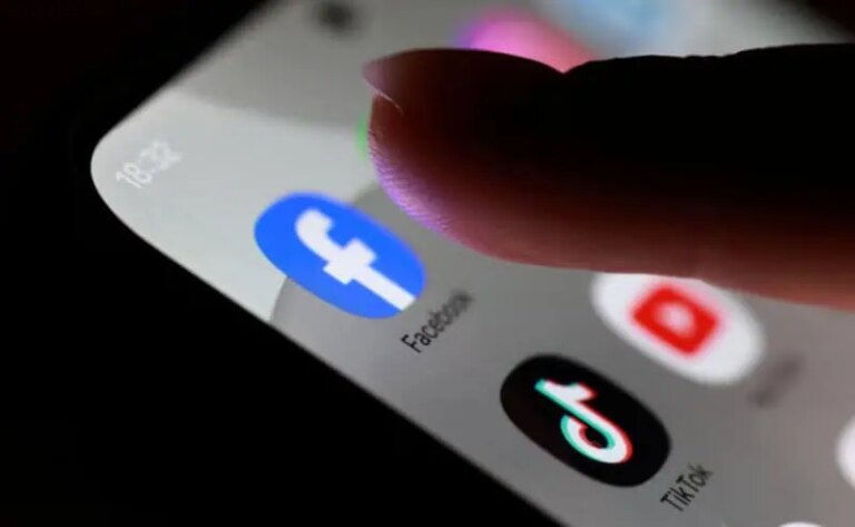 Australia, prima țară care scoate copiii de pe platforme